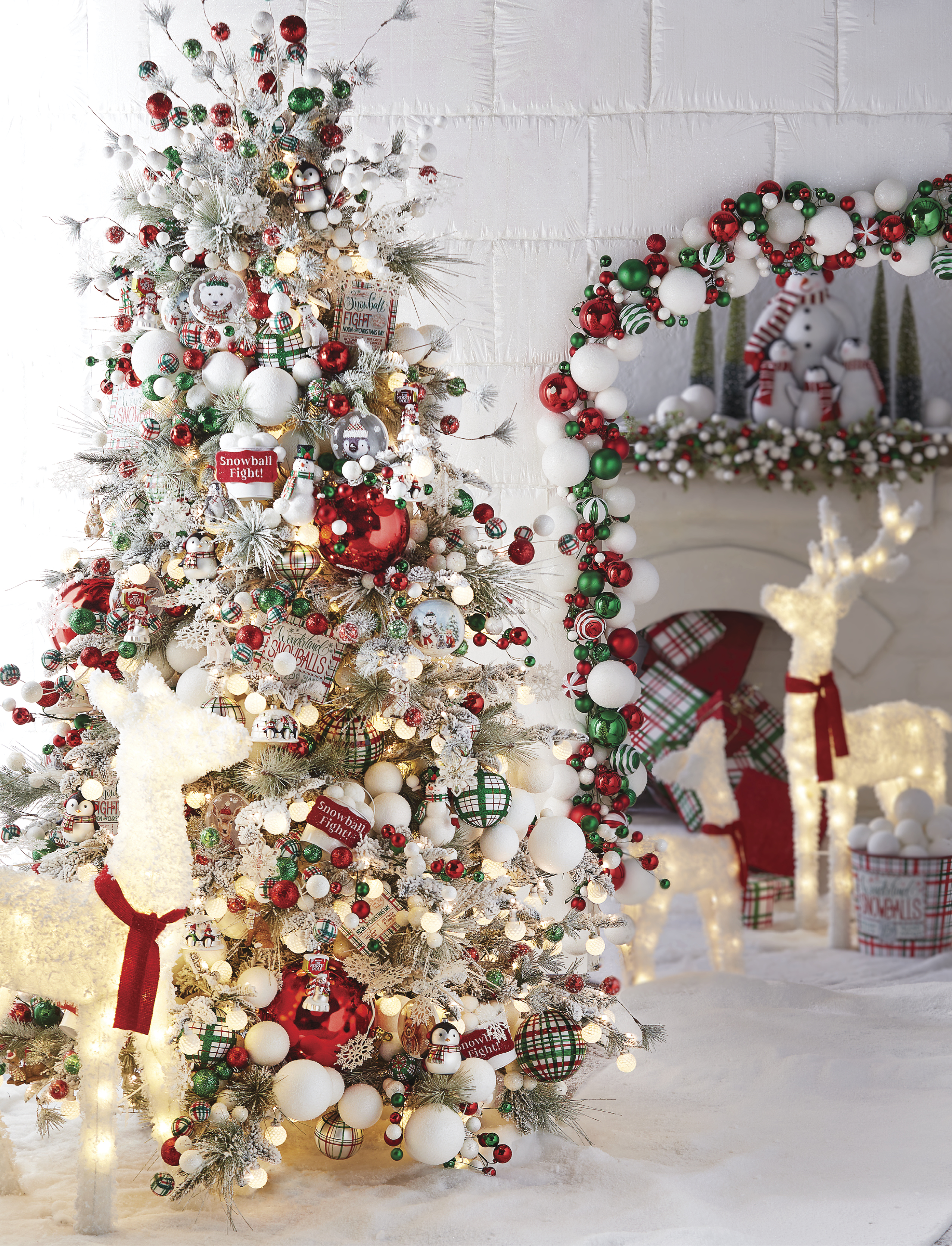 65 Best Christmas Tree Decorating Ideas and Pictures 2022