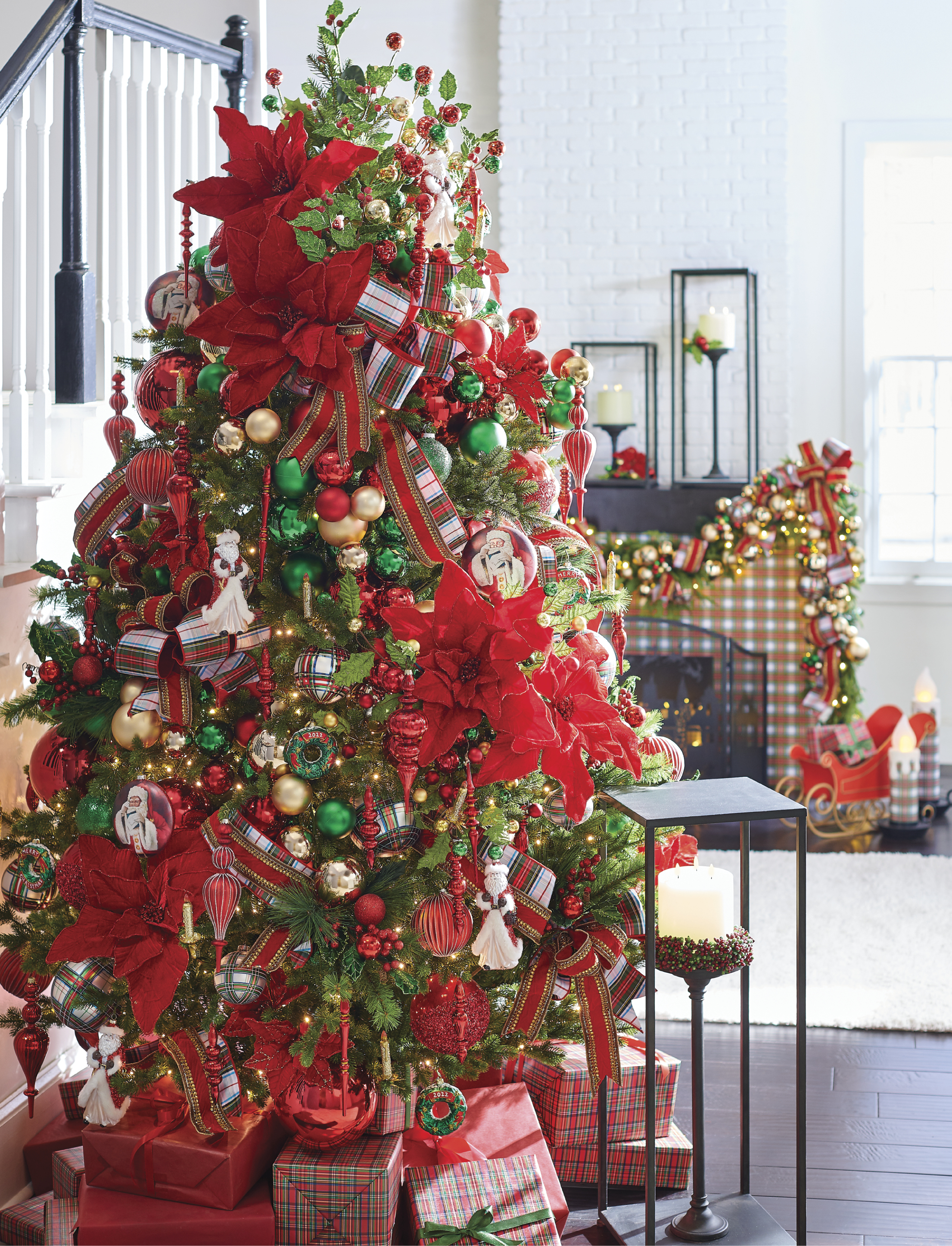 13 Off-Beat Ways To Decorate The Christmas Tree This Year